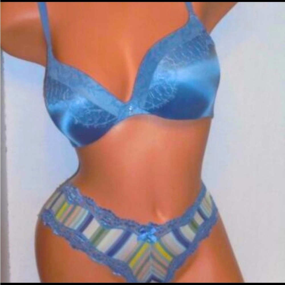Victoria’s Secret Very Sexy Eyelash Chantilly Push up Bra & Cheeky Panty XS